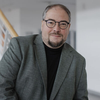 Prof. Dr. Ulrich Zißler, Institutsdirektor des TTZ für Baubiologie und Wohngesundheit der Technischen Hochschule Rosenheim